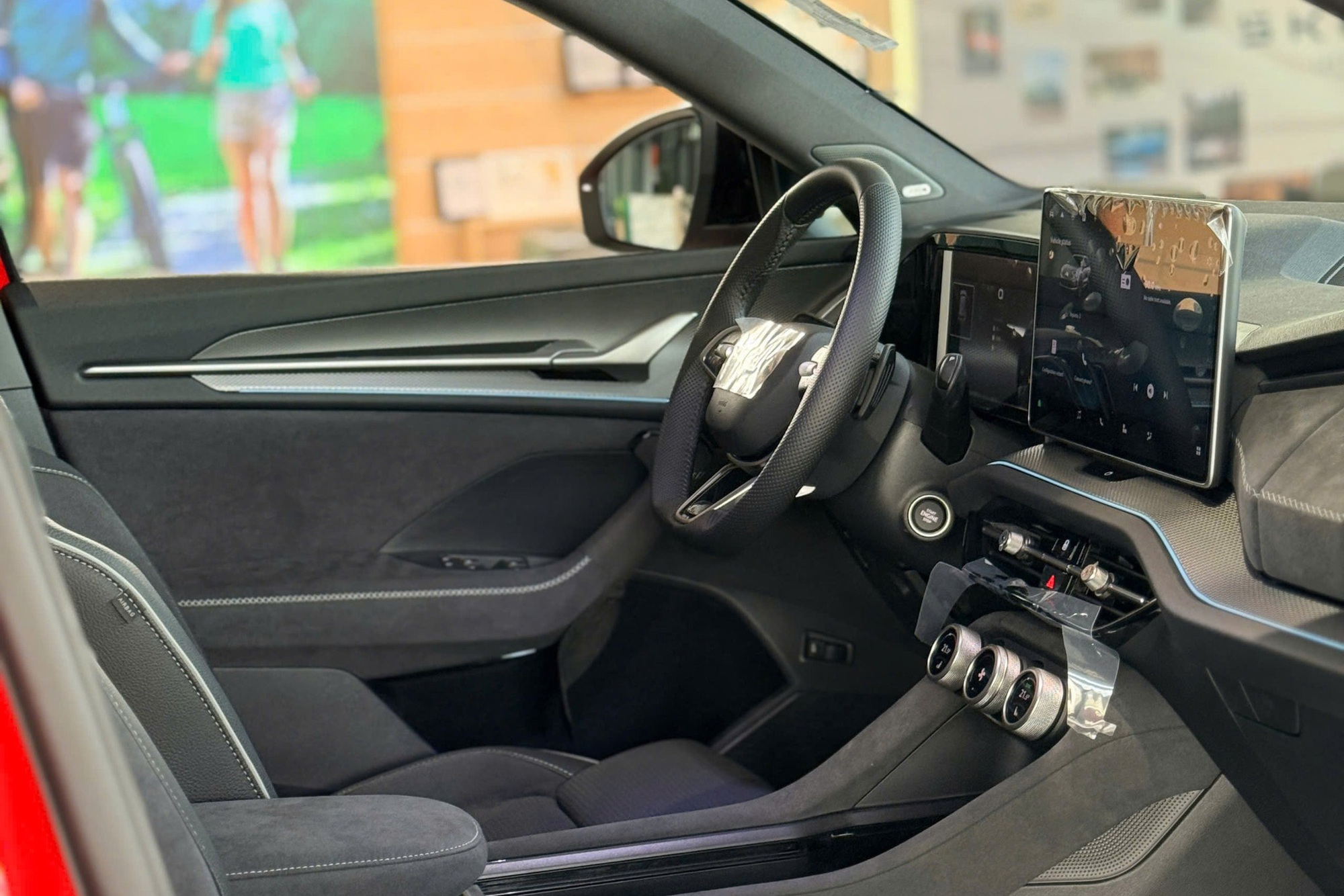 Skoda Kodiaq 2026 về đại lý tại Việt Nam: Giá từ 1,628 tỷ đồng cao hơn Palisade bản đắt nhất, thêm nhiều 'đồ chơi' bên trong, nay đã 'full' ADAS - Ảnh 7