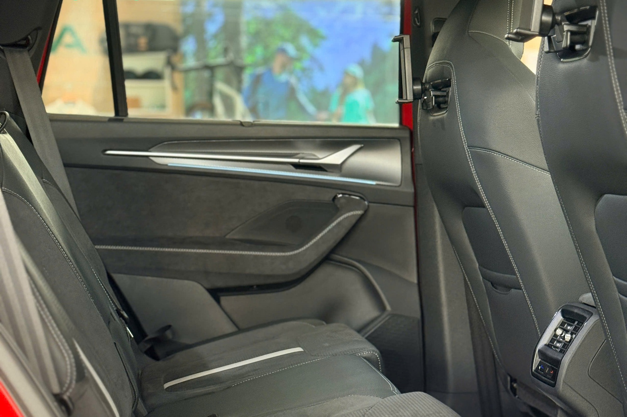 Skoda Kodiaq 2026 về đại lý tại Việt Nam: Giá từ 1,628 tỷ đồng cao hơn Palisade bản đắt nhất, thêm nhiều 'đồ chơi' bên trong, nay đã 'full' ADAS - Ảnh 3