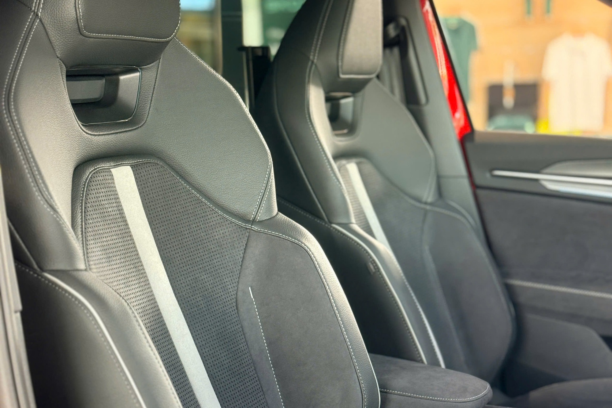 Skoda Kodiaq 2026 về đại lý tại Việt Nam: Giá từ 1,628 tỷ đồng cao hơn Palisade bản đắt nhất, thêm nhiều 'đồ chơi' bên trong, nay đã 'full' ADAS - Ảnh 8