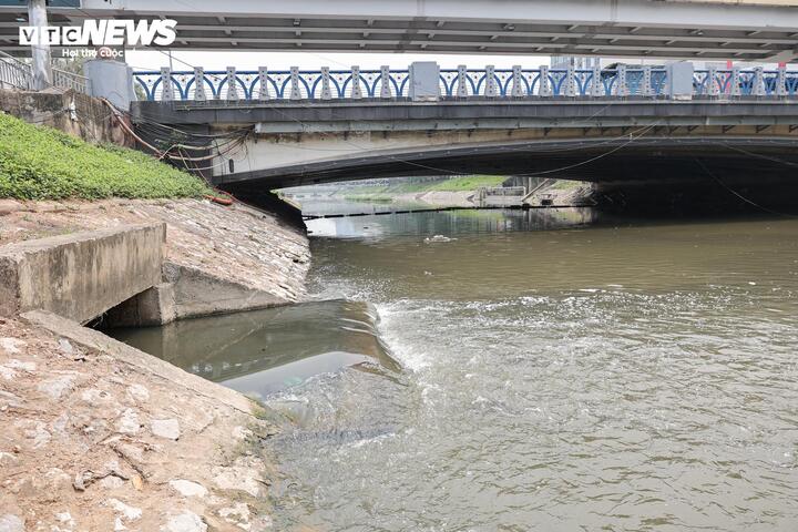 Sau 6 tháng hồi sinh, dòng 'sông chết' ở Hà Nội thay đổi ra sao? - Ảnh 11