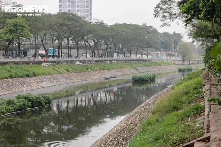 Sau 6 tháng hồi sinh, dòng 'sông chết' ở Hà Nội thay đổi ra sao? - Ảnh 20