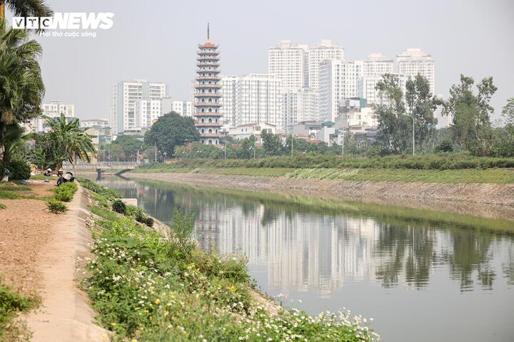 Sau 6 tháng hồi sinh, dòng 'sông chết' ở Hà Nội thay đổi ra sao? - Ảnh 2