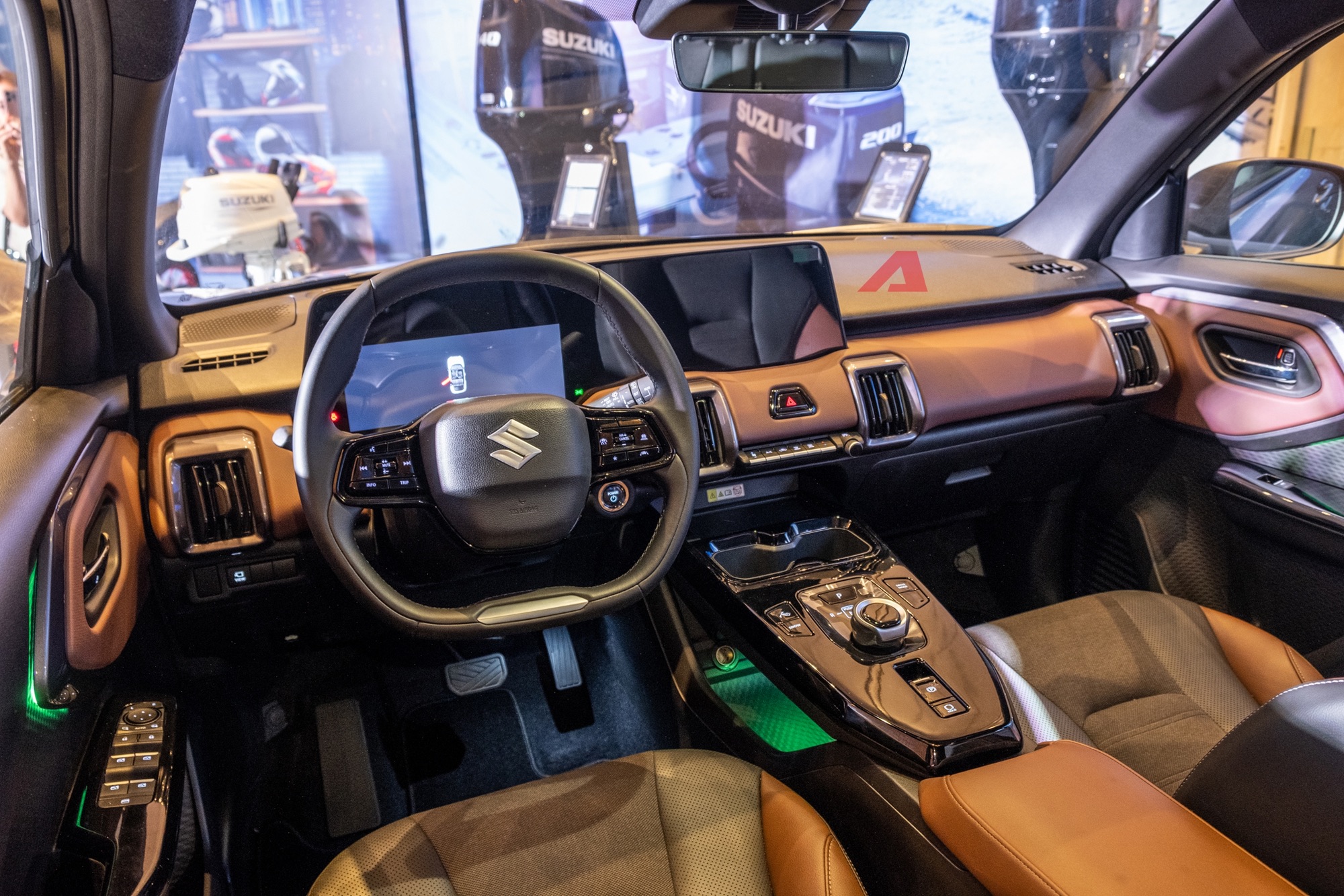 Suzuki eVitara xuất hiện ở Hà Nội: Dễ mở bán thời gian tới, đi được 430km/sạc, nội thất màn hình kép, cần số điện tử - Ảnh 8