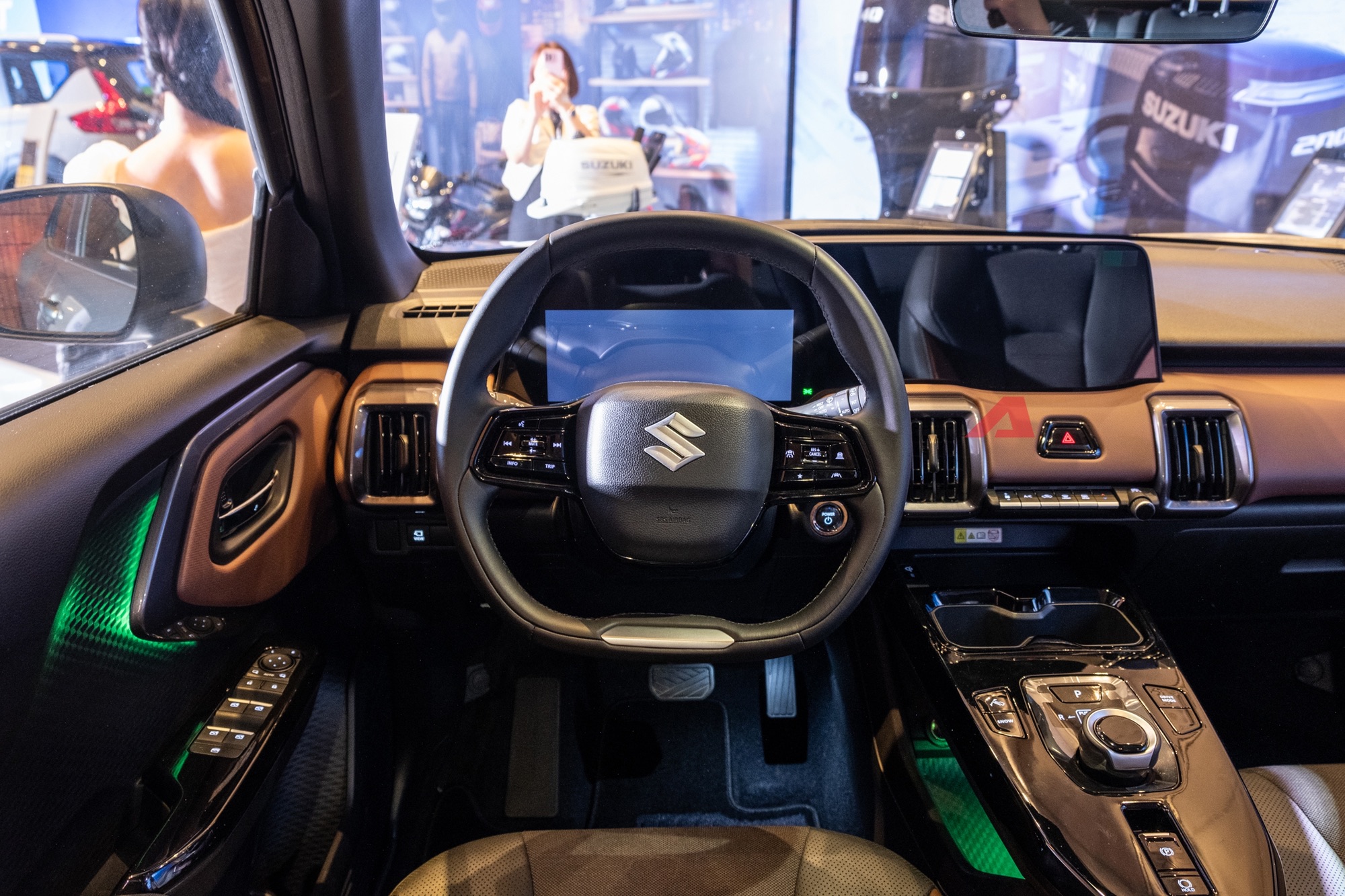 Suzuki eVitara xuất hiện ở Hà Nội: Dễ mở bán thời gian tới, đi được 430km/sạc, nội thất màn hình kép, cần số điện tử - Ảnh 9