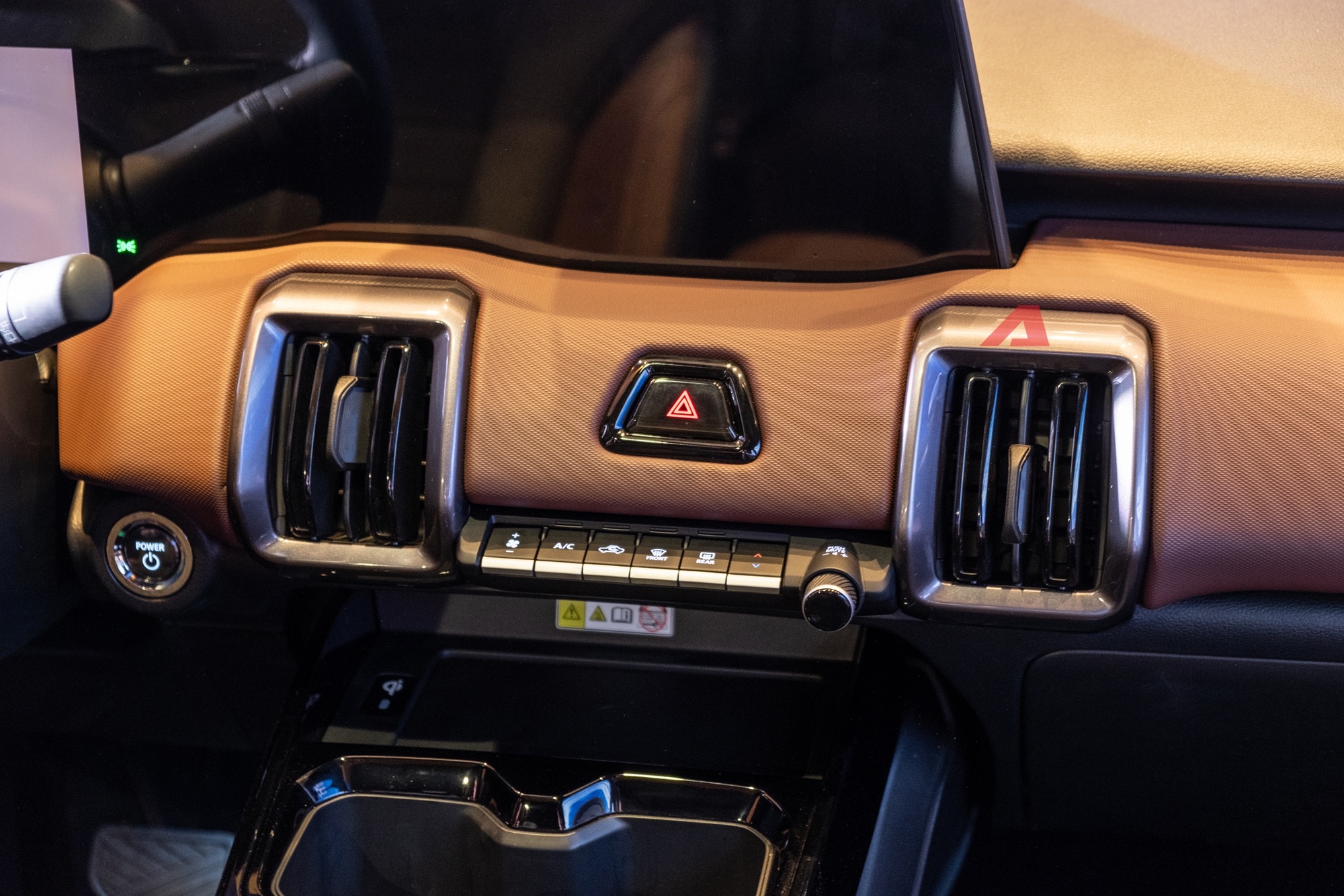 Suzuki eVitara xuất hiện ở Hà Nội: Dễ mở bán thời gian tới, đi được 430km/sạc, nội thất màn hình kép, cần số điện tử - Ảnh 11