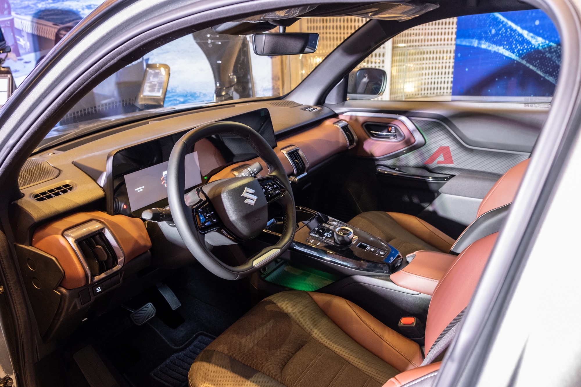 Suzuki eVitara xuất hiện ở Hà Nội: Dễ mở bán thời gian tới, đi được 430km/sạc, nội thất màn hình kép, cần số điện tử - Ảnh 13