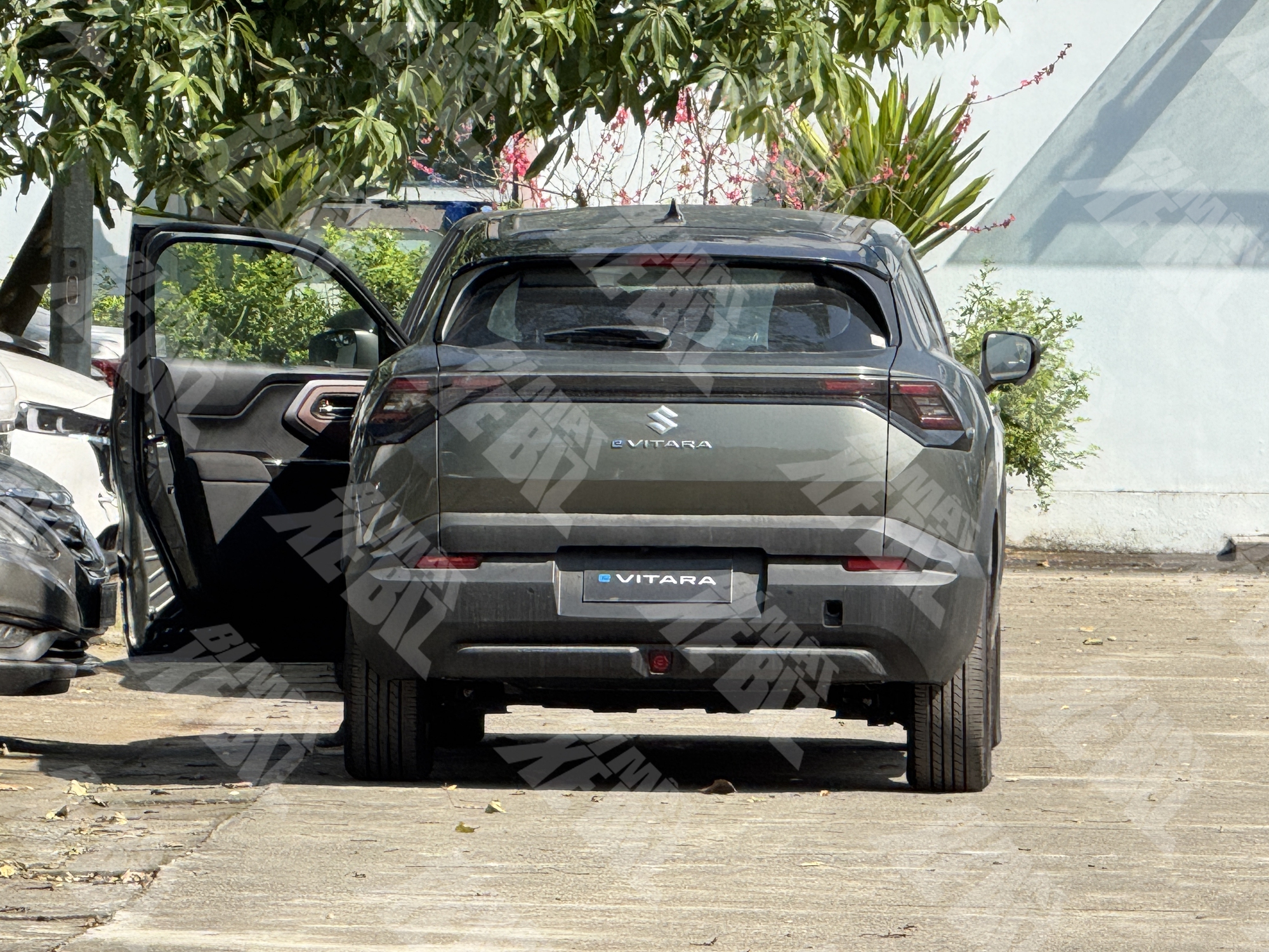 Suzuki eVitara xuất hiện ở Hà Nội: Dễ mở bán thời gian tới, đi được 430km/sạc, nội thất màn hình kép, cần số điện tử - Ảnh 2