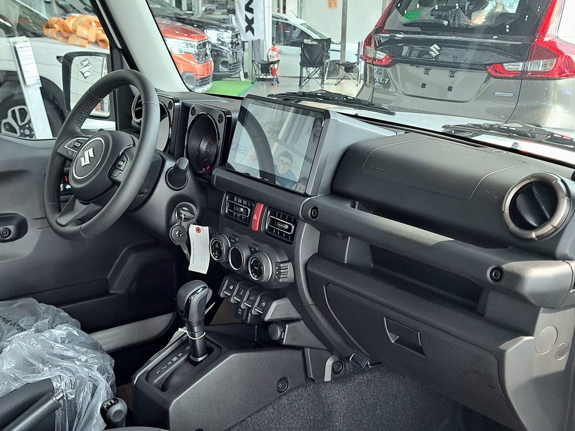 Suzuki Jimny giảm giá kỷ lục 140 triệu tại đại lý: Giá thực tế còn 649 triệu đồng, dễ tiếp cận hơn cho các dân chơi Việt thích off-road - Ảnh 7