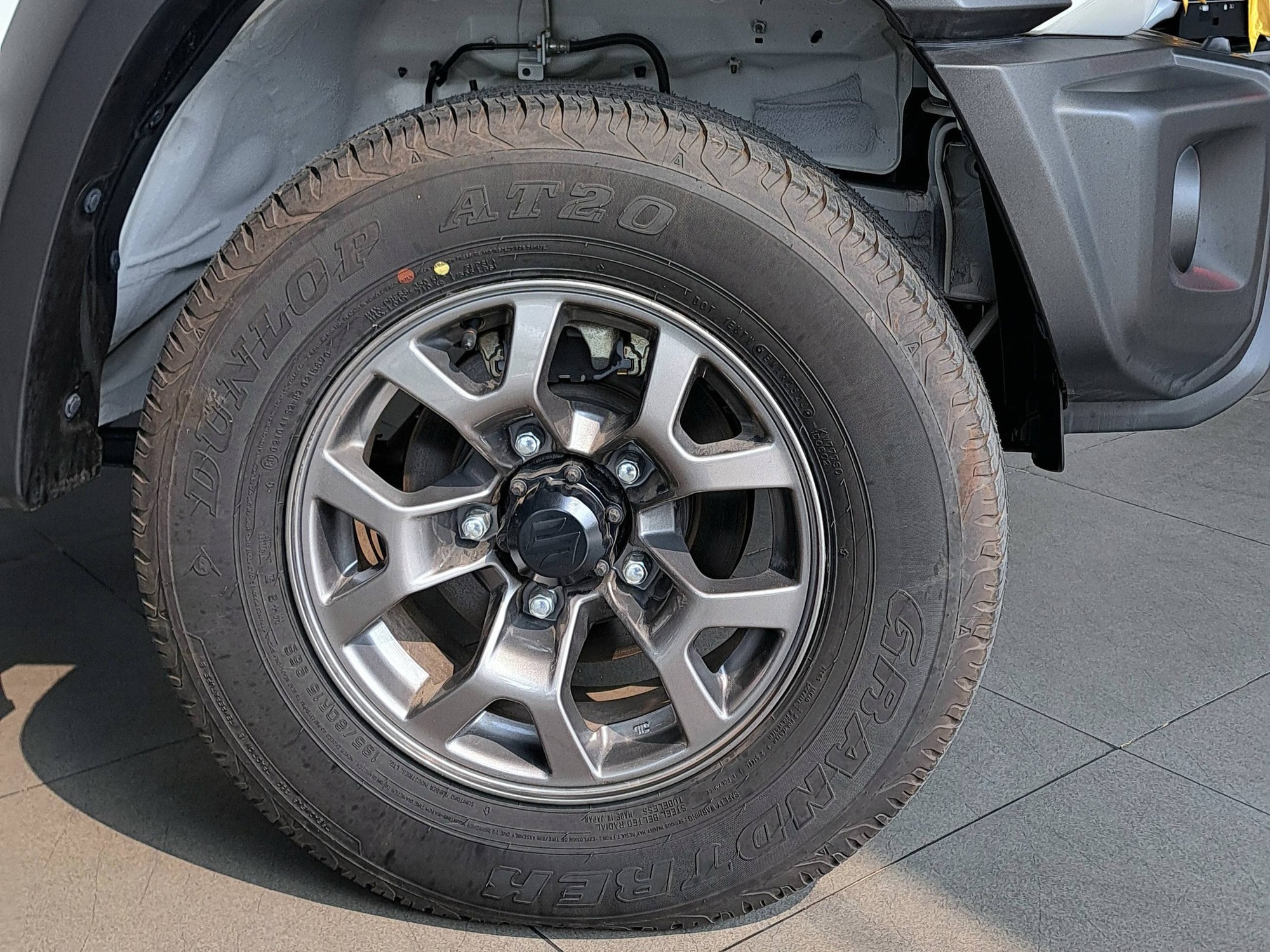 Suzuki Jimny giảm giá kỷ lục 140 triệu tại đại lý: Giá thực tế còn 649 triệu đồng, dễ tiếp cận hơn cho các dân chơi Việt thích off-road - Ảnh 6