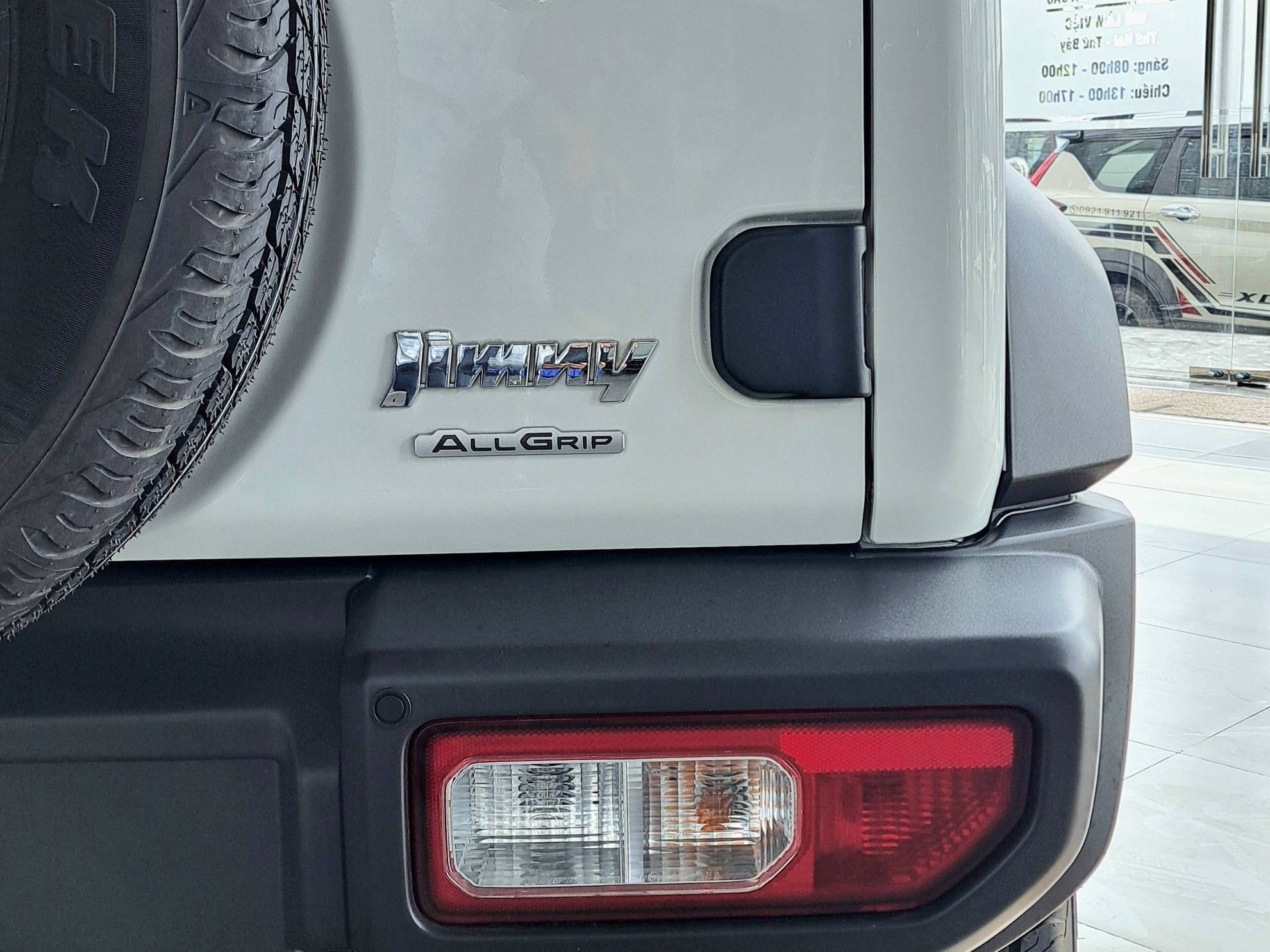 Suzuki Jimny giảm giá kỷ lục 140 triệu tại đại lý: Giá thực tế còn 649 triệu đồng, dễ tiếp cận hơn cho các dân chơi Việt thích off-road - Ảnh 5