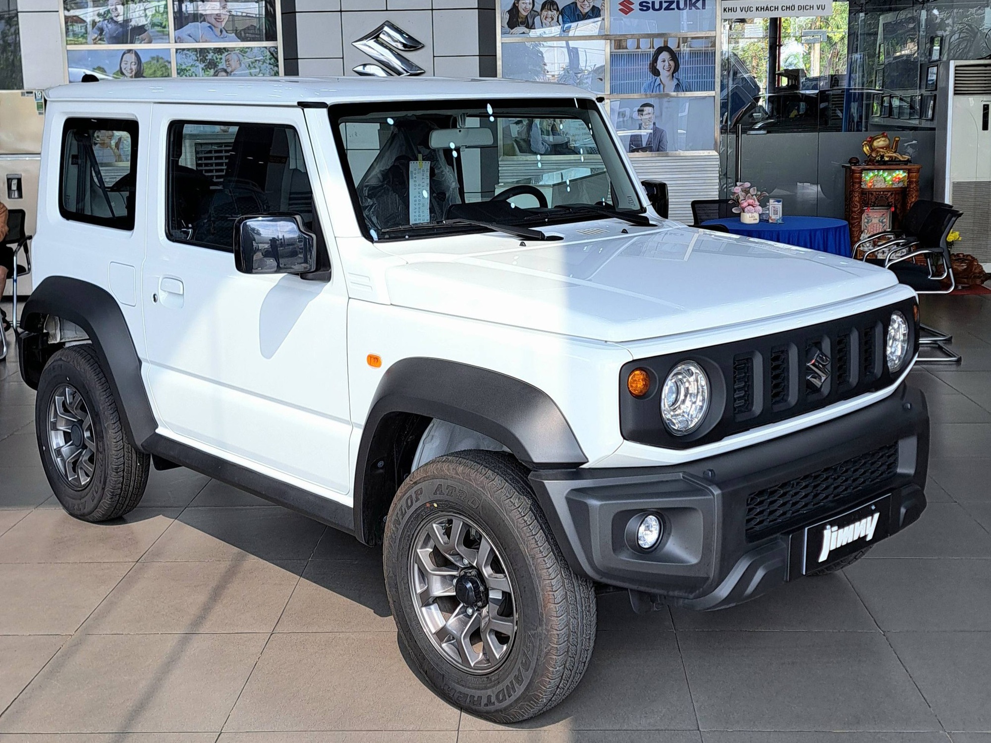 Suzuki Jimny giảm giá kỷ lục 140 triệu tại đại lý: Giá thực tế còn 649 triệu đồng, dễ tiếp cận hơn cho các dân chơi Việt thích off-road - Ảnh 2