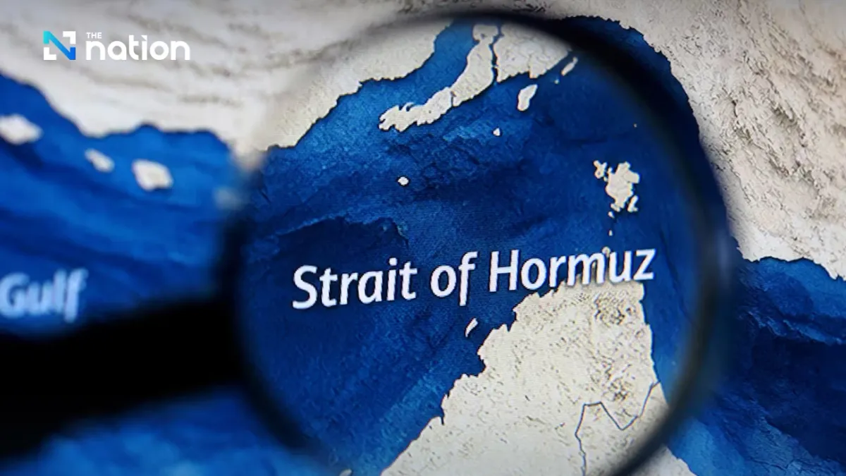 Ba siêu tàu chở dầu đi qua eo biển Hormuz giữa lệnh ngừng bắn mong manh - Ảnh 2