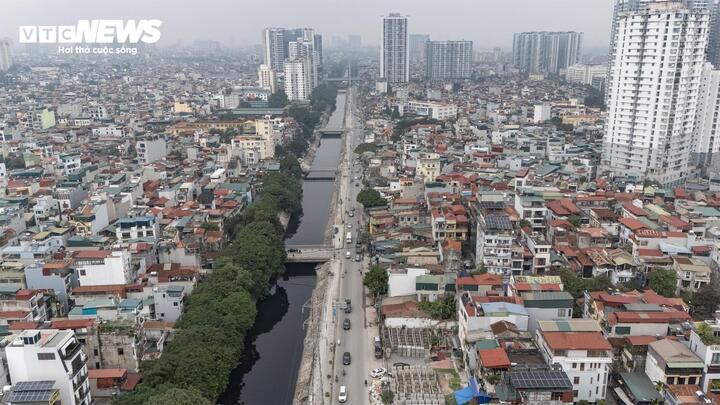 Người dân tháo dỡ tài sản phục vụ dự án mở đường Tam Trinh, Lĩnh Nam - Ảnh 1