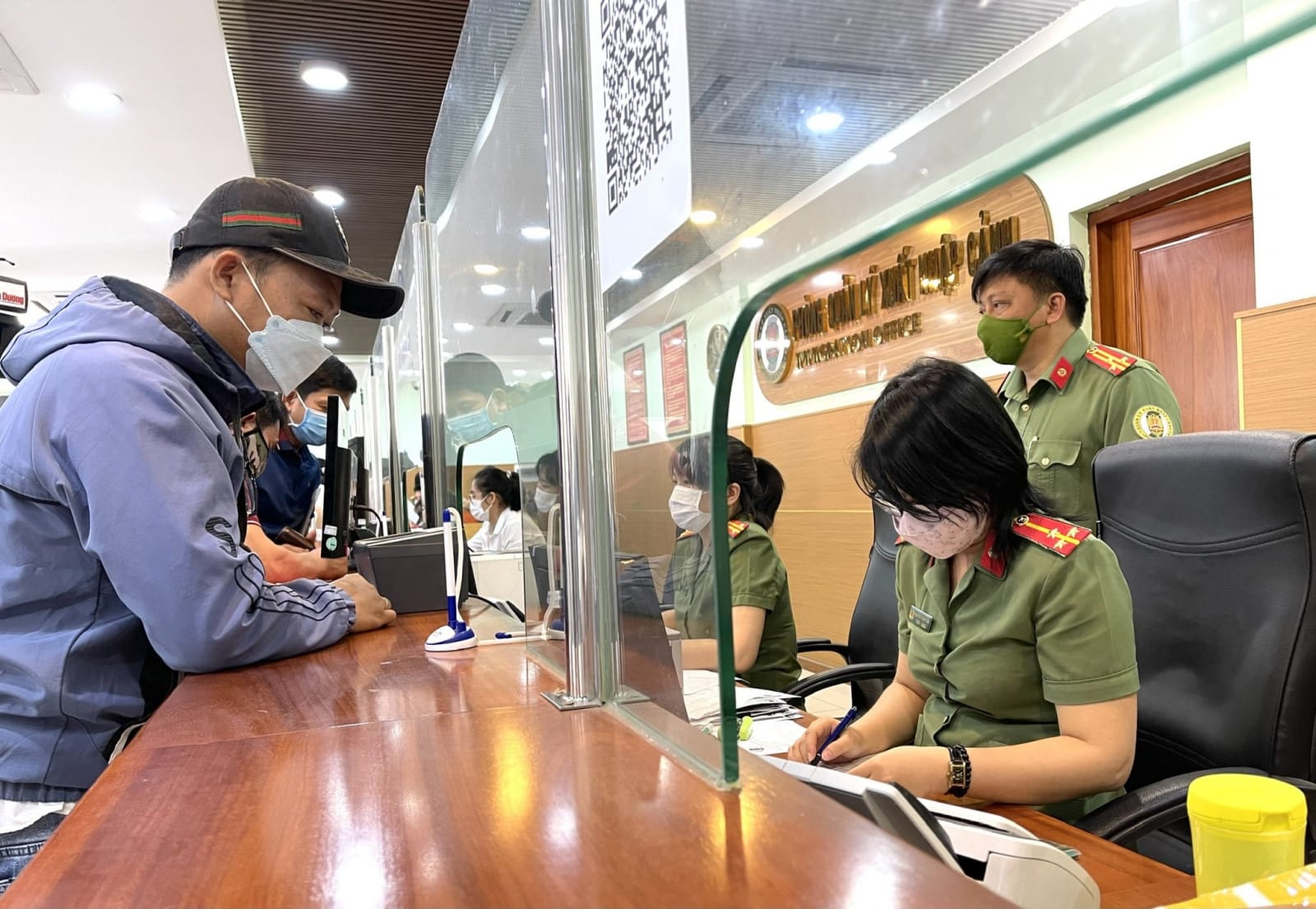 Cục Thuế thông báo: Những người có tên sau ở TPHCM, Hà Nội và một số địa phương khác bị tạm hoãn xuất cảnh - Ảnh 1