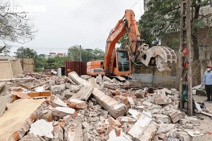 Người dân tháo dỡ tài sản phục vụ dự án mở đường Tam Trinh, Lĩnh Nam - Ảnh 21