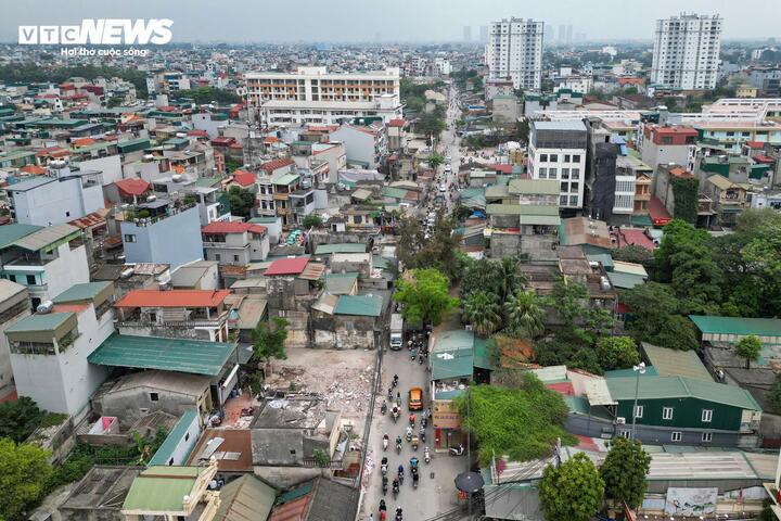 Người dân tháo dỡ tài sản phục vụ dự án mở đường Tam Trinh, Lĩnh Nam - Ảnh 15
