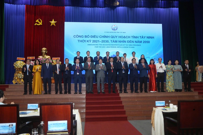 Tây Ninh công bố điều chỉnh quy hoạch tỉnh, sẽ có 3 trung tâm và 6 hành lang kinh tế - Ảnh 2