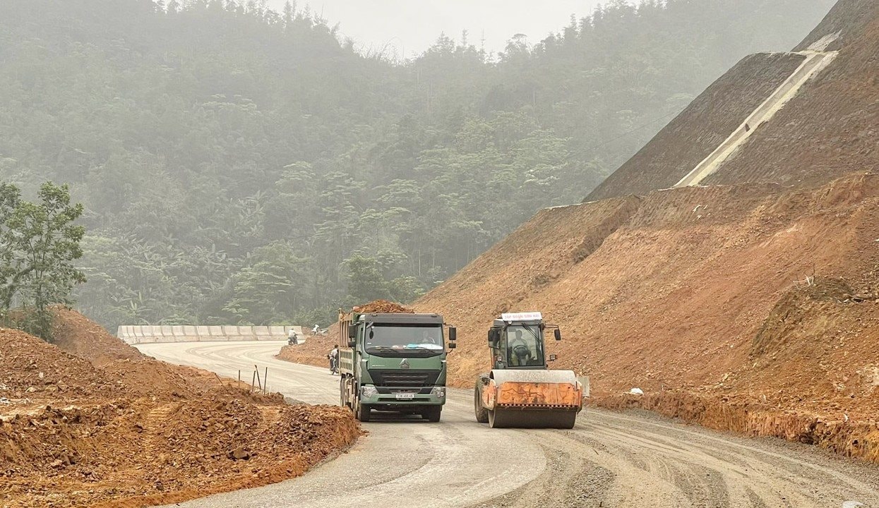 Hàng triệu người dân Thái Nguyên, Tuyên Quang sắp đón tin vui: Tuyến đường do Tập đoàn Sơn Hải thi công sắp hoàn thành hạng mục then chốt - Ảnh 1