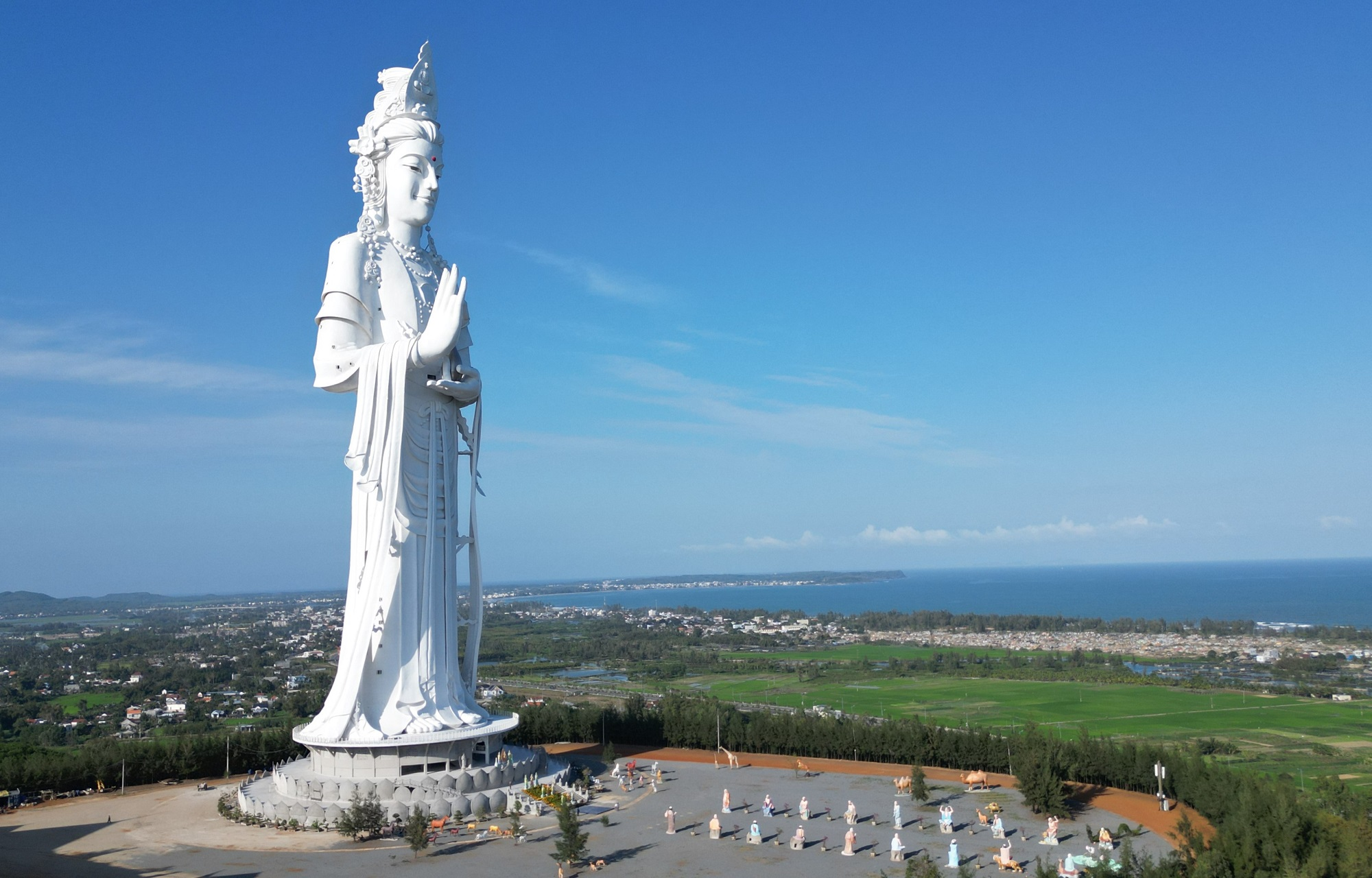 Một công trình của Việt Nam sắp hoàn thành nằm trong top cao hàng đầu toàn cầu, vượt nhiều tượng nổi tiếng của Trung Quốc - Ảnh 1