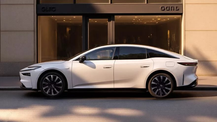 Ai nói Toyota không biết làm ô tô điện: Hãng vừa ra mắt mẫu xe lớn hơn Camry, ngập trang bị mà giá chỉ tương đương 560 triệu - Ảnh 2
