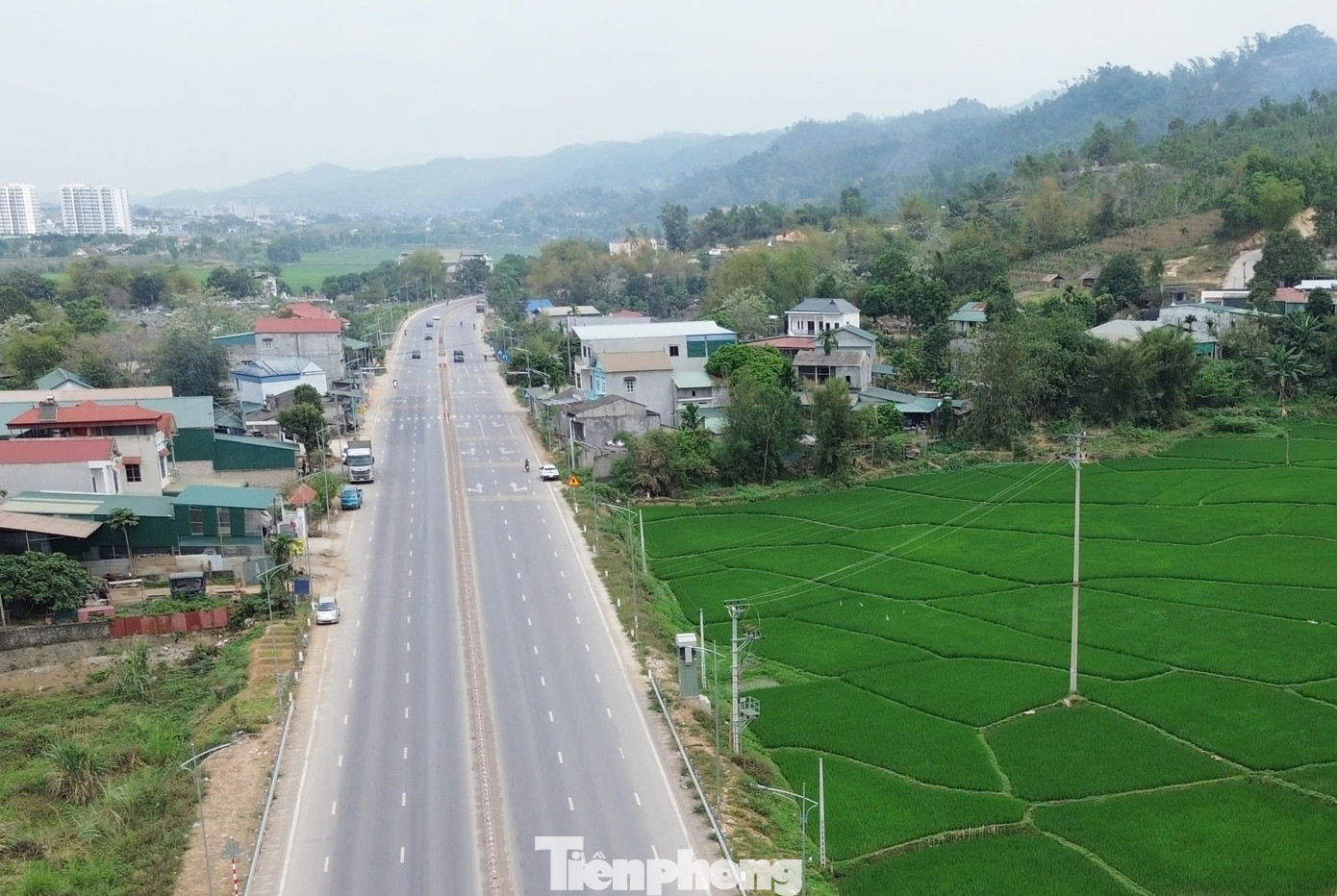 Diện mạo tuyến giao thông mới hoàn thành tại cửa ngõ Tây Bắc - Ảnh 2