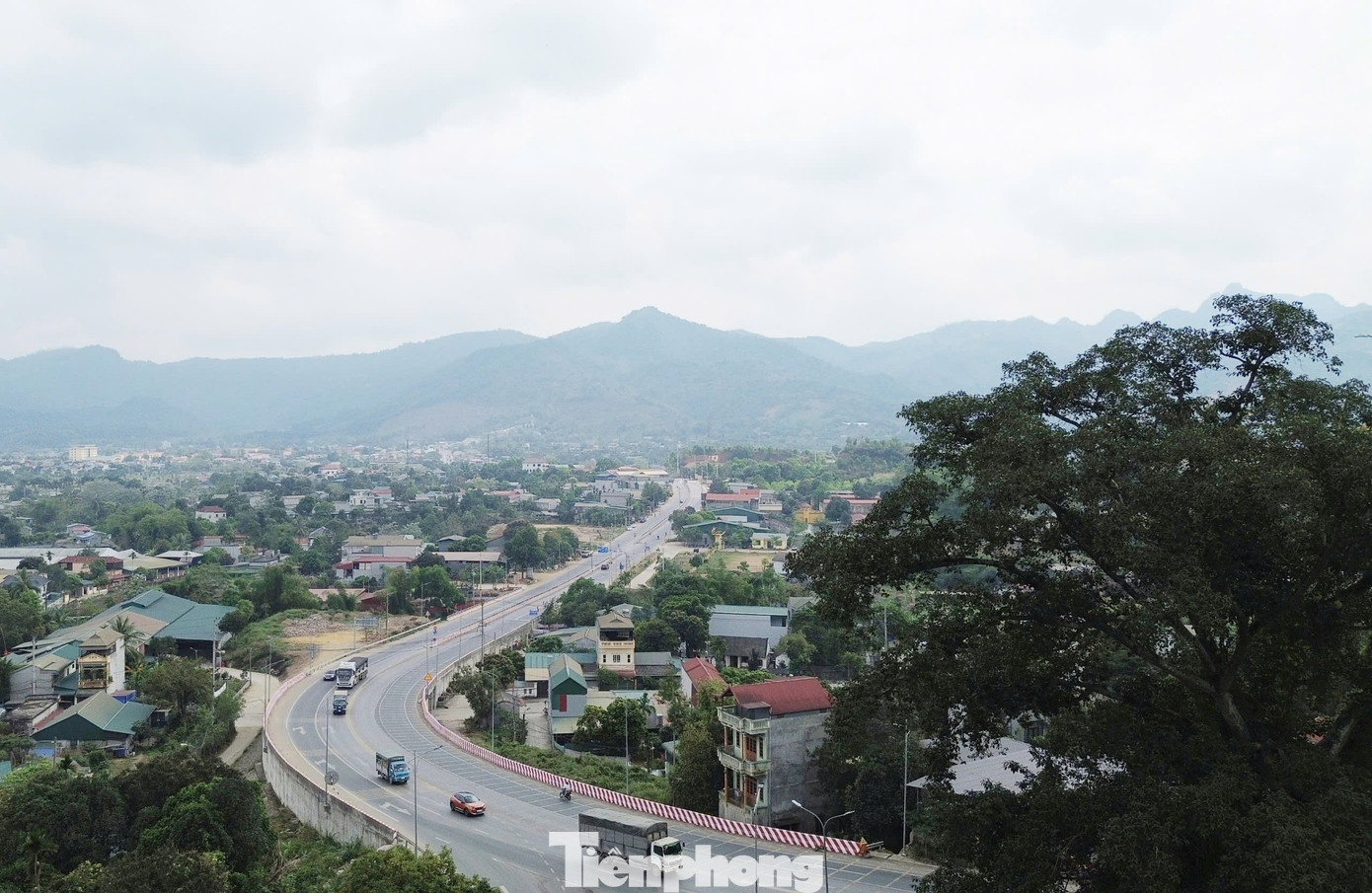 Diện mạo tuyến giao thông mới hoàn thành tại cửa ngõ Tây Bắc - Ảnh 3