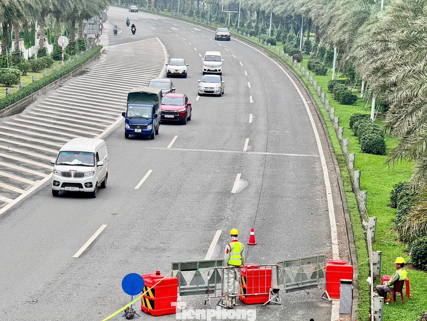 Rào chắn gần 700m Đại lộ Thăng Long để thi công Metro số 5 - Ảnh 9