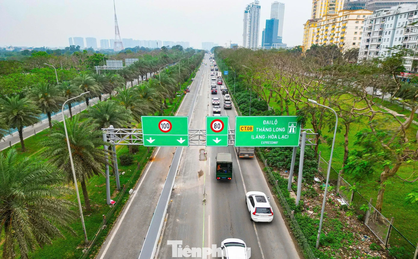 Rào chắn gần 700m Đại lộ Thăng Long để thi công Metro số 5 - Ảnh 4