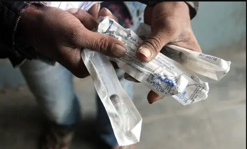 Vụ hàng trăm trẻ em nhiễm HIV và nghi vấn gây sốc trong bệnh viện công ở Pakistan: Thứ này có bị dùng lại? - Ảnh 2