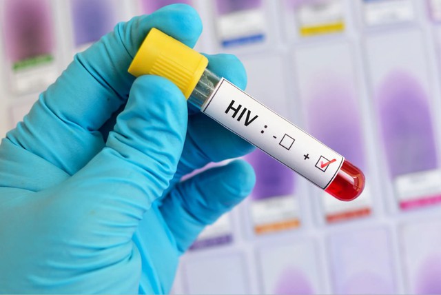 Vụ hàng trăm trẻ em nhiễm HIV và nghi vấn gây sốc trong bệnh viện công ở Pakistan: Thứ này có bị dùng lại? - Ảnh 1