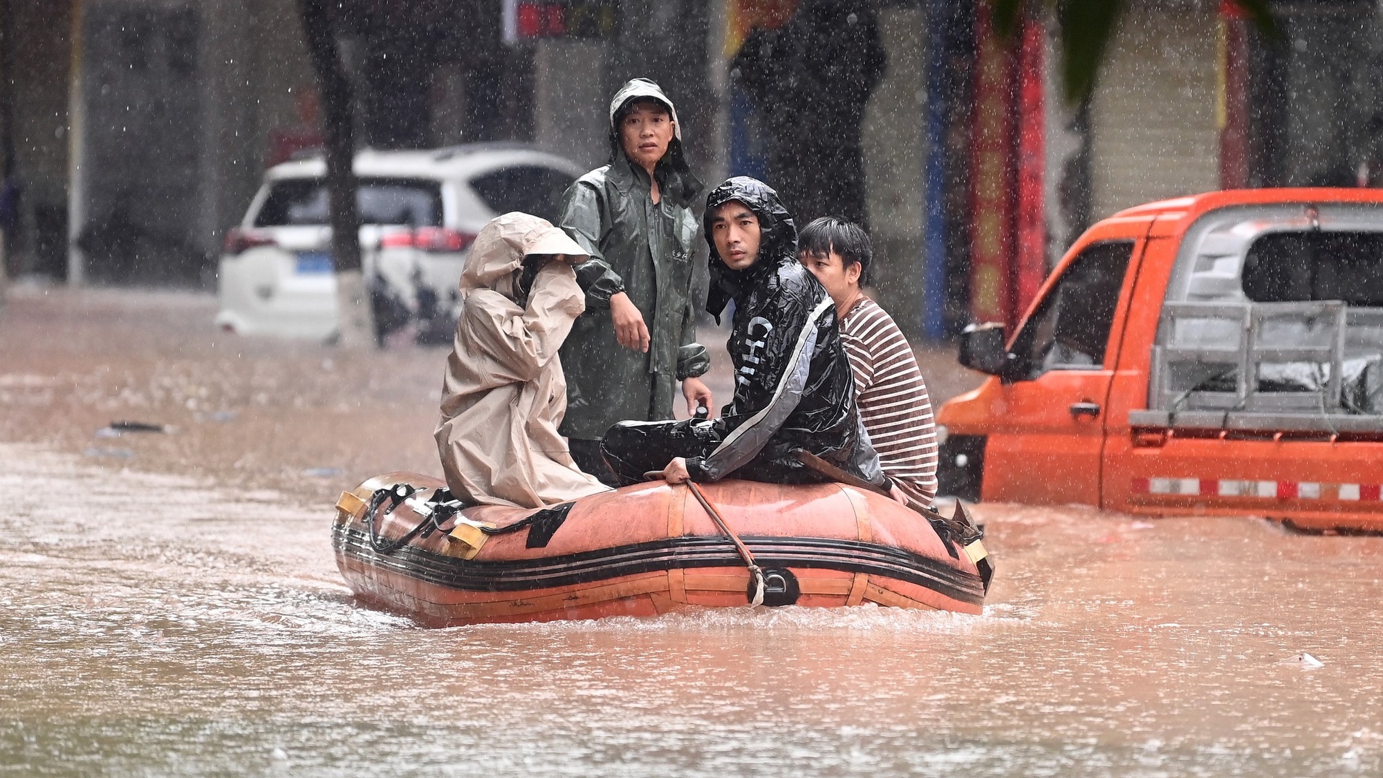 Mưa lớn kỷ lục trong 10 năm qua, Khâm Châu - Trung Quốc ngập kinh hoàng - Ảnh 5