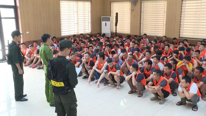 Trường gà 1.200 tỷ: Hé lộ đường dây vận hành tinh vi, kéo con bạc Việt sang Lào - Ảnh 4