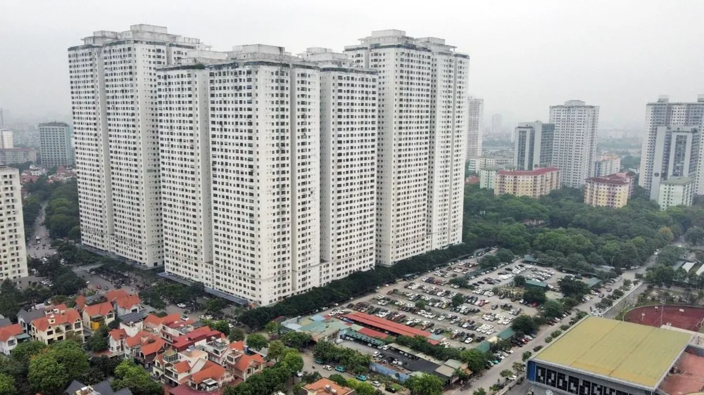 Chung cư đông dân nhất Hà Nội “dậy sóng” - Ảnh 1