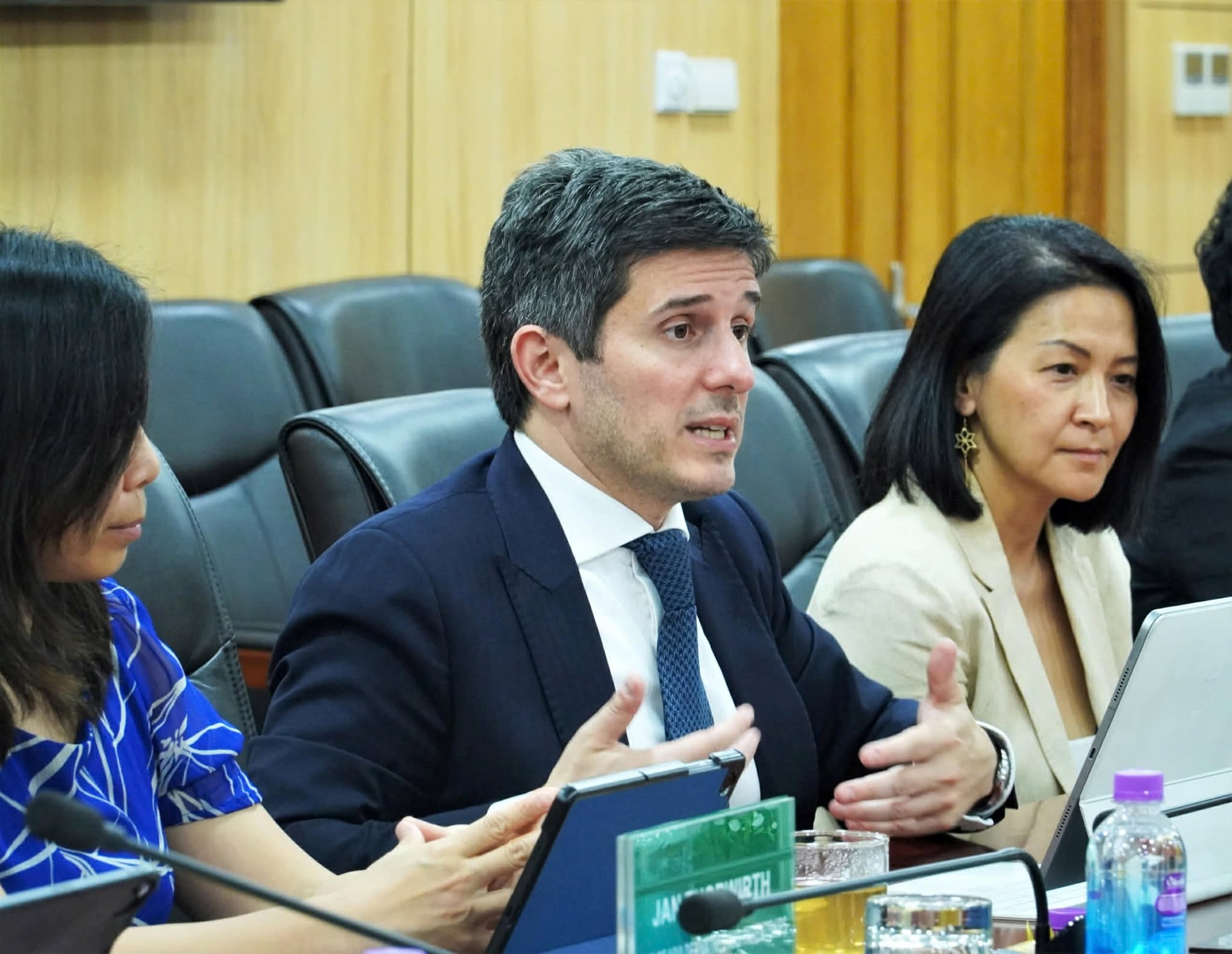 Giám đốc FTSE Russel: Việt Nam tạo ra một tiêu chuẩn mới ở mức cao hơn cho các thị trường định hướng nâng hạng - Ảnh 2