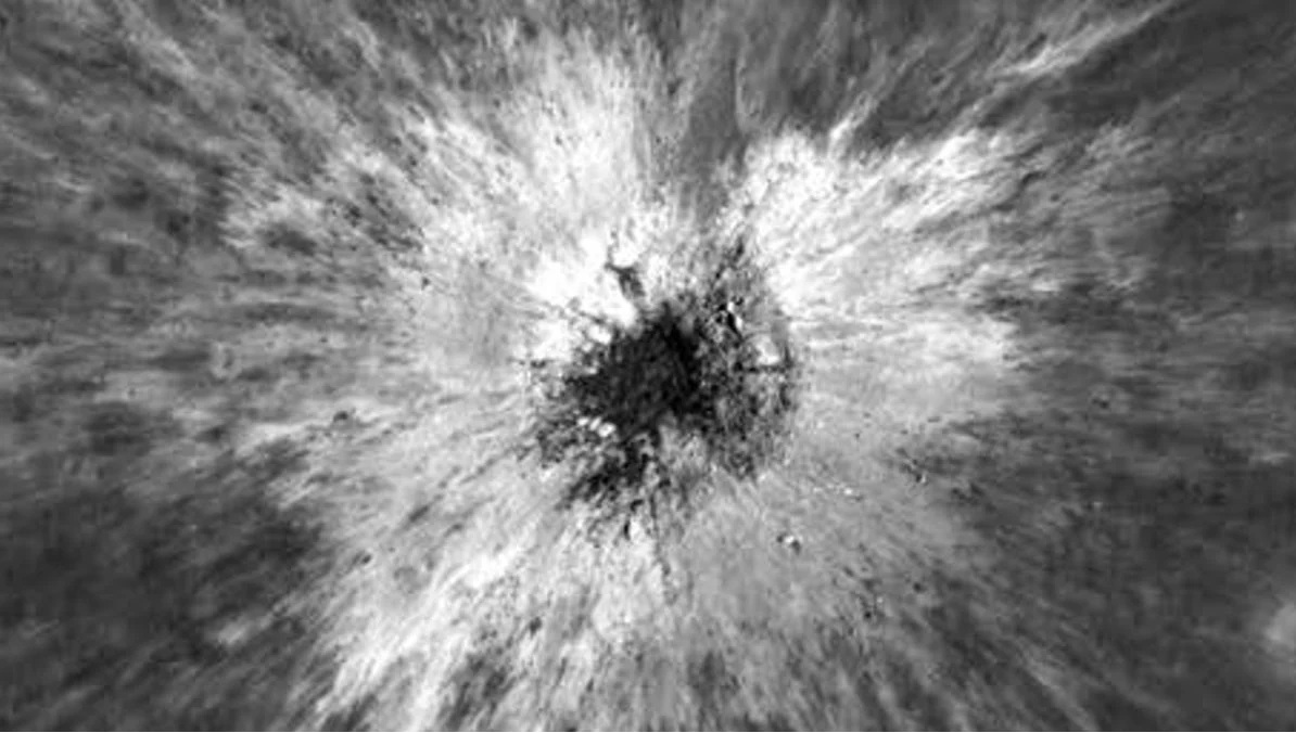 Một "lỗ thủng" khổng lồ vừa xuất hiện trên Mặt Trăng - Ảnh 1