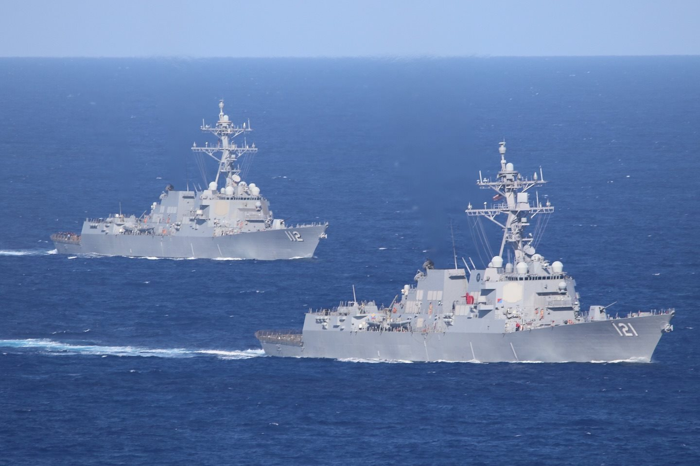 2 chiếm hạm của Hải quân Mỹ xuất hiện tại eo biển Hormuz – sắp làm 1 việc cả thế giới cùng mong chờ - Ảnh 1