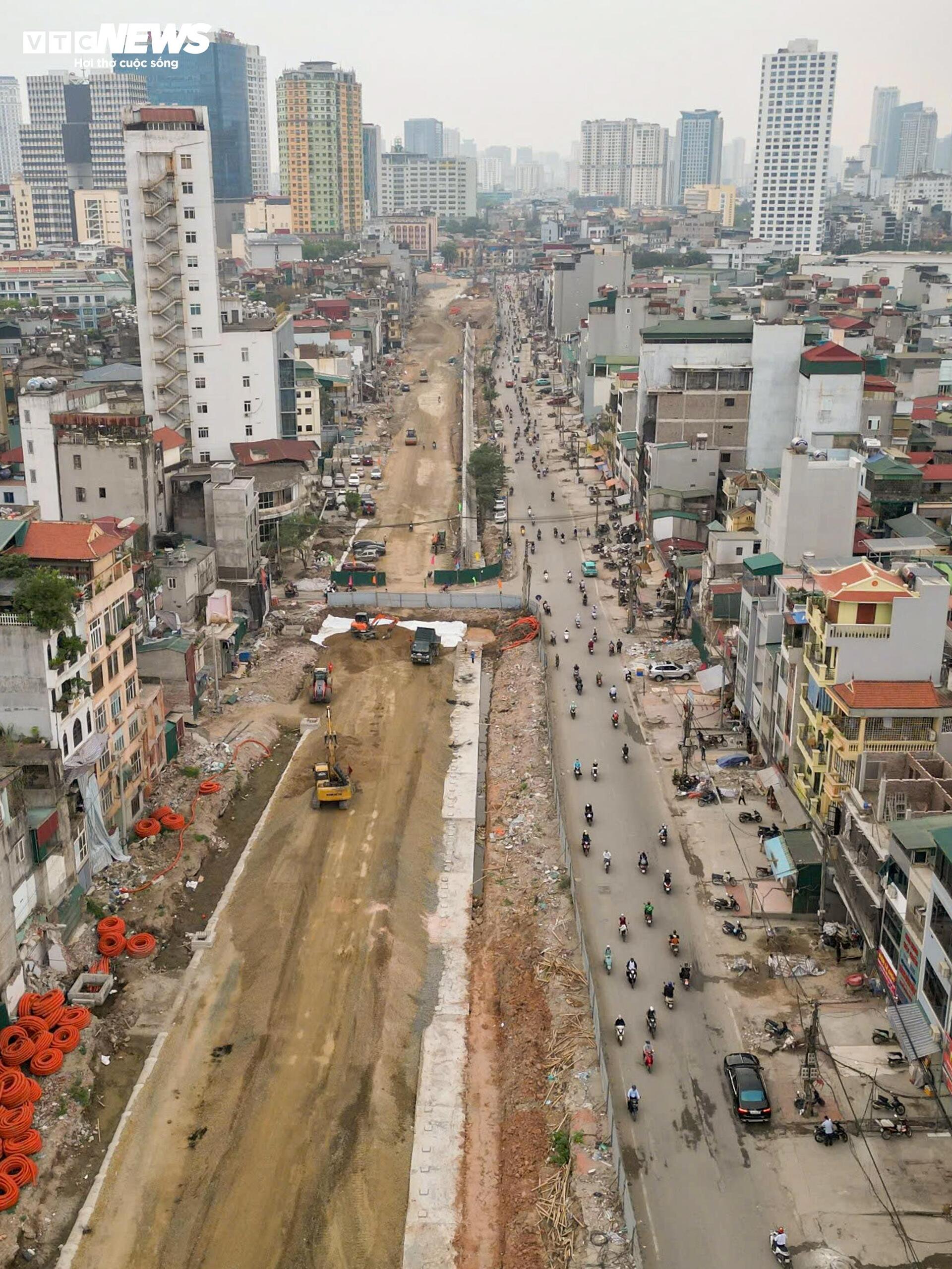 Lộ diện hai cầu vượt trên Vành đai 1 sau hơn 3 tháng thi công - Ảnh 5