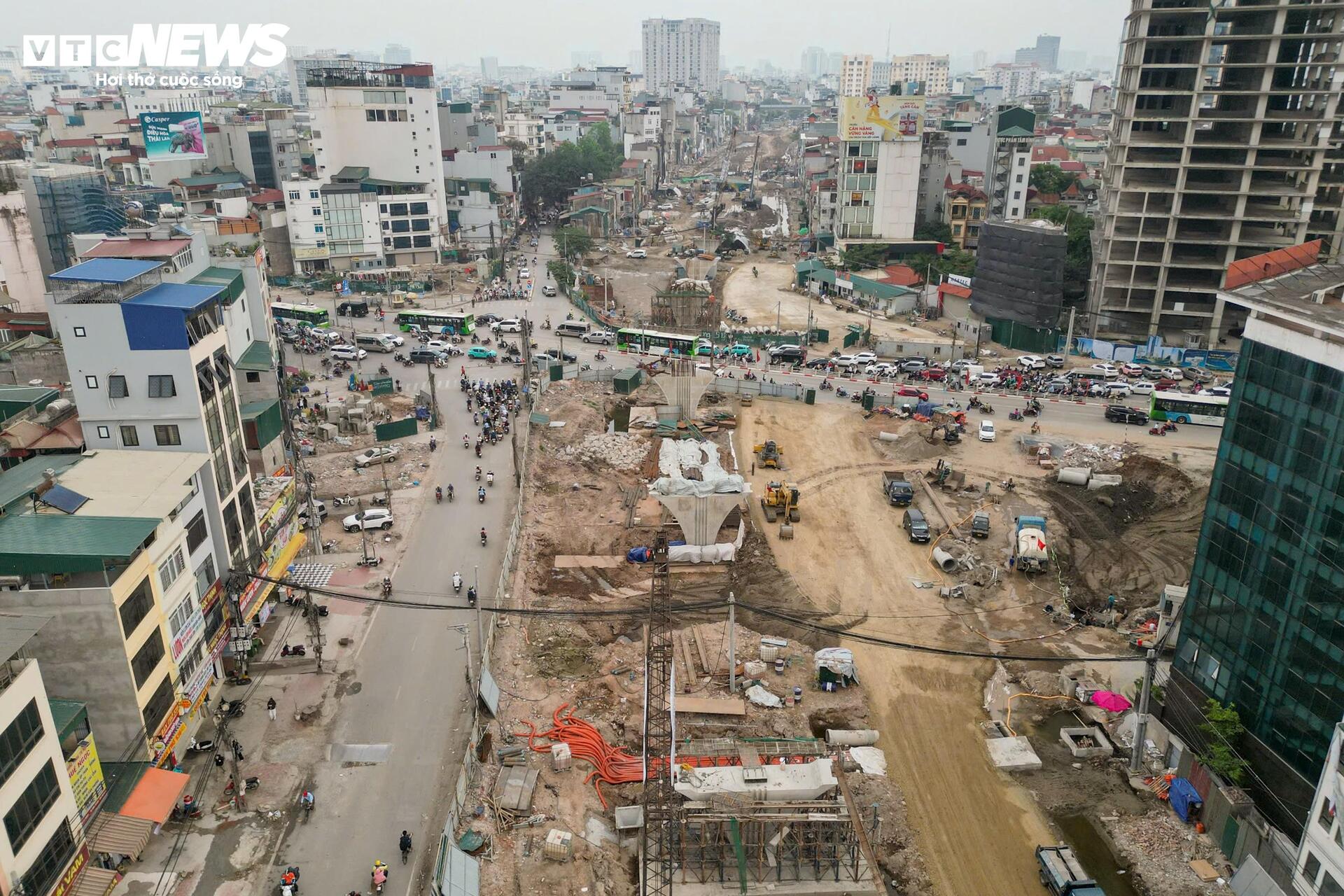 Lộ diện hai cầu vượt trên Vành đai 1 sau hơn 3 tháng thi công - Ảnh 6