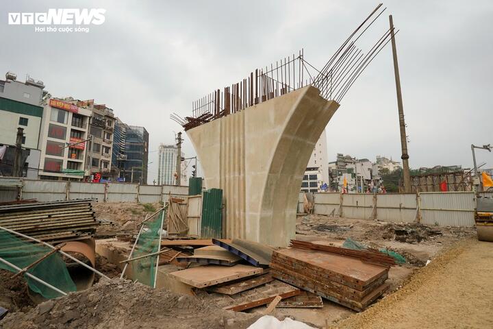Lộ diện hai cầu vượt trên Vành đai 1 sau hơn 3 tháng thi công - Ảnh 8