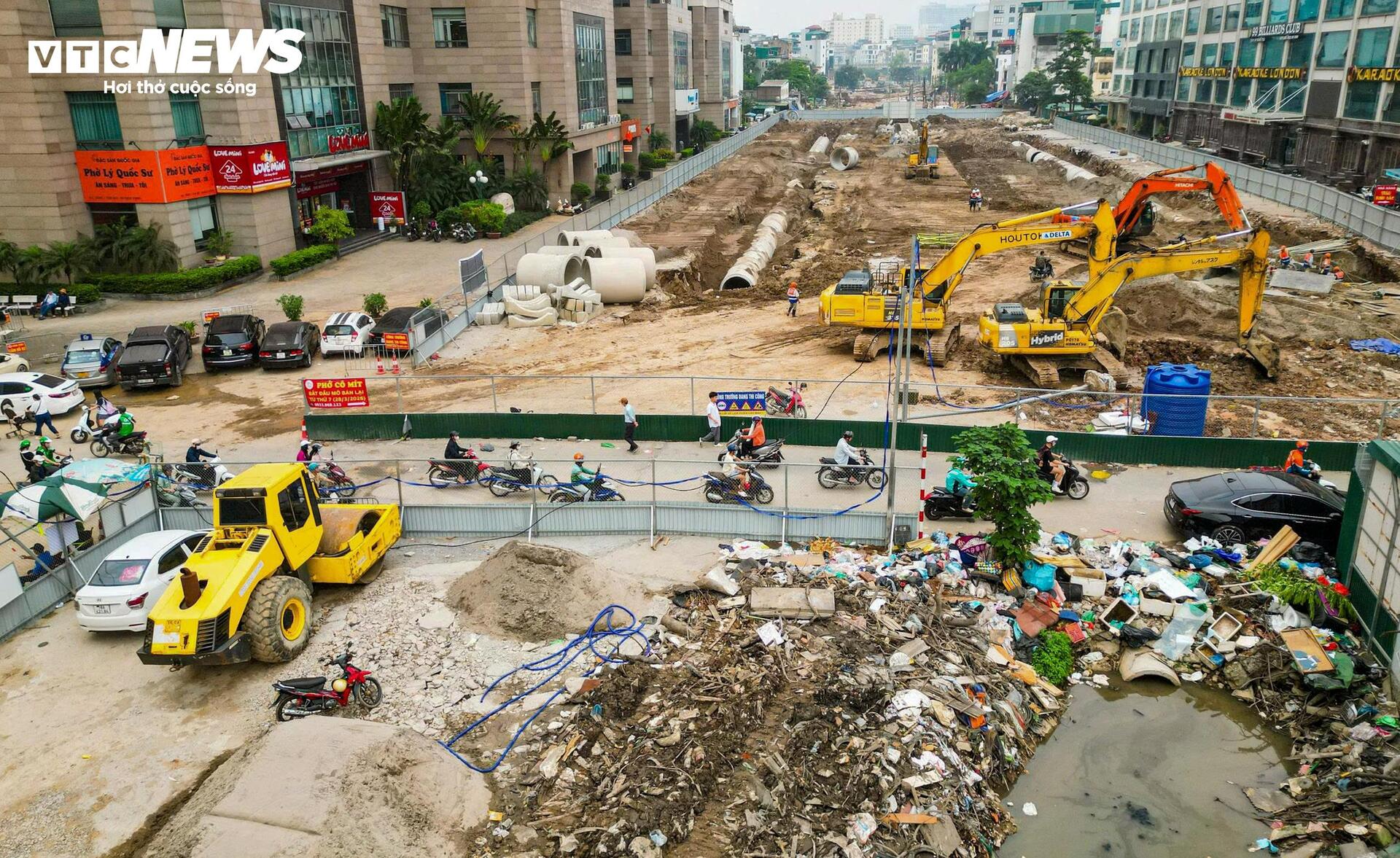 Công trường Vành đai 2,5 qua Cầu Giấy rầm rộ thi công sau khi gỡ vướng mặt bằng - Ảnh 9