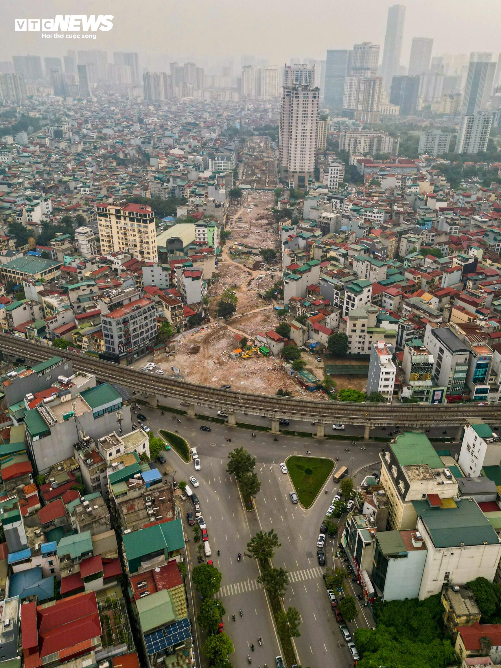 Công trường Vành đai 2,5 qua Cầu Giấy rầm rộ thi công sau khi gỡ vướng mặt bằng - Ảnh 11