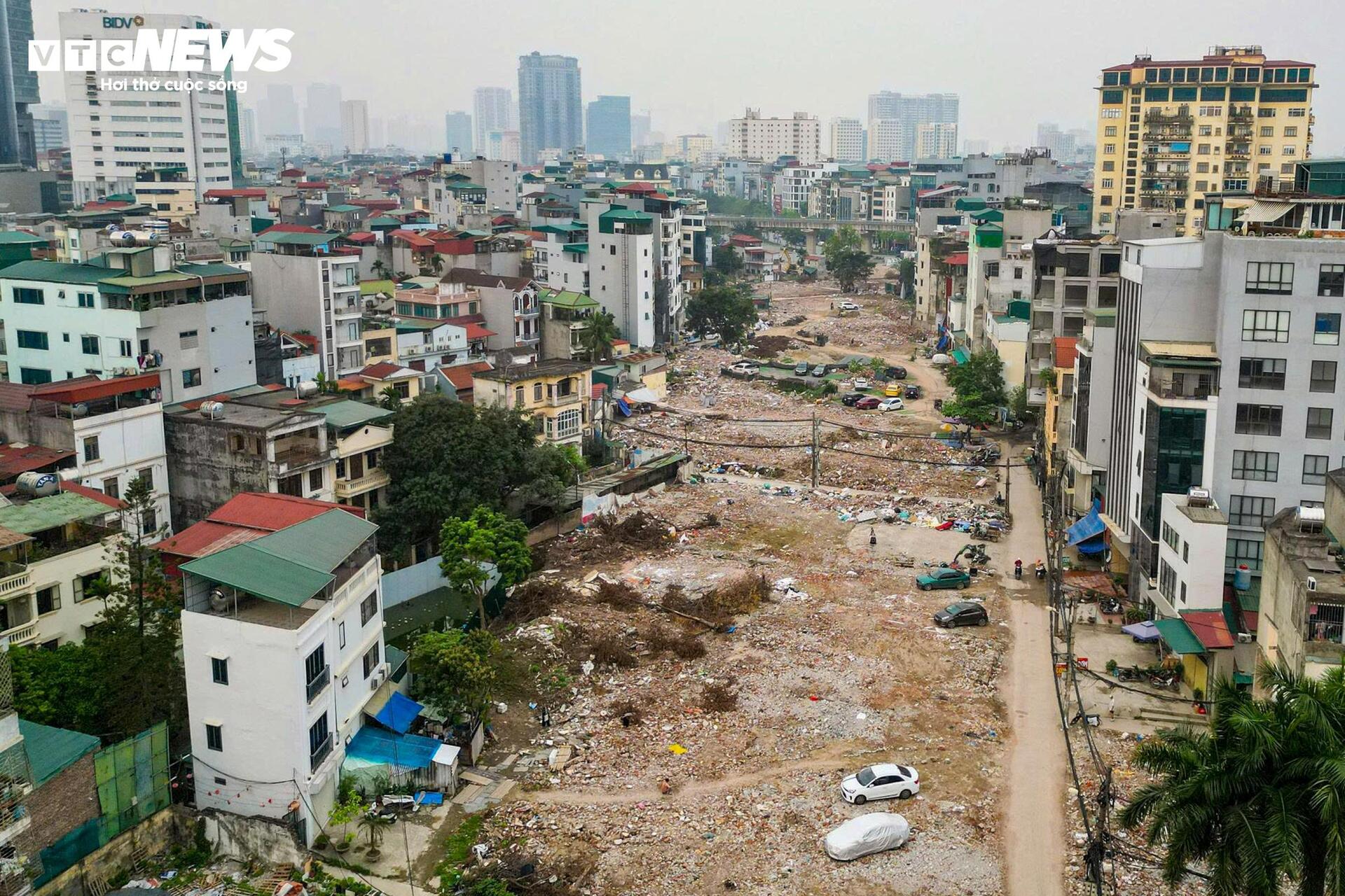 Công trường Vành đai 2,5 qua Cầu Giấy rầm rộ thi công sau khi gỡ vướng mặt bằng - Ảnh 13