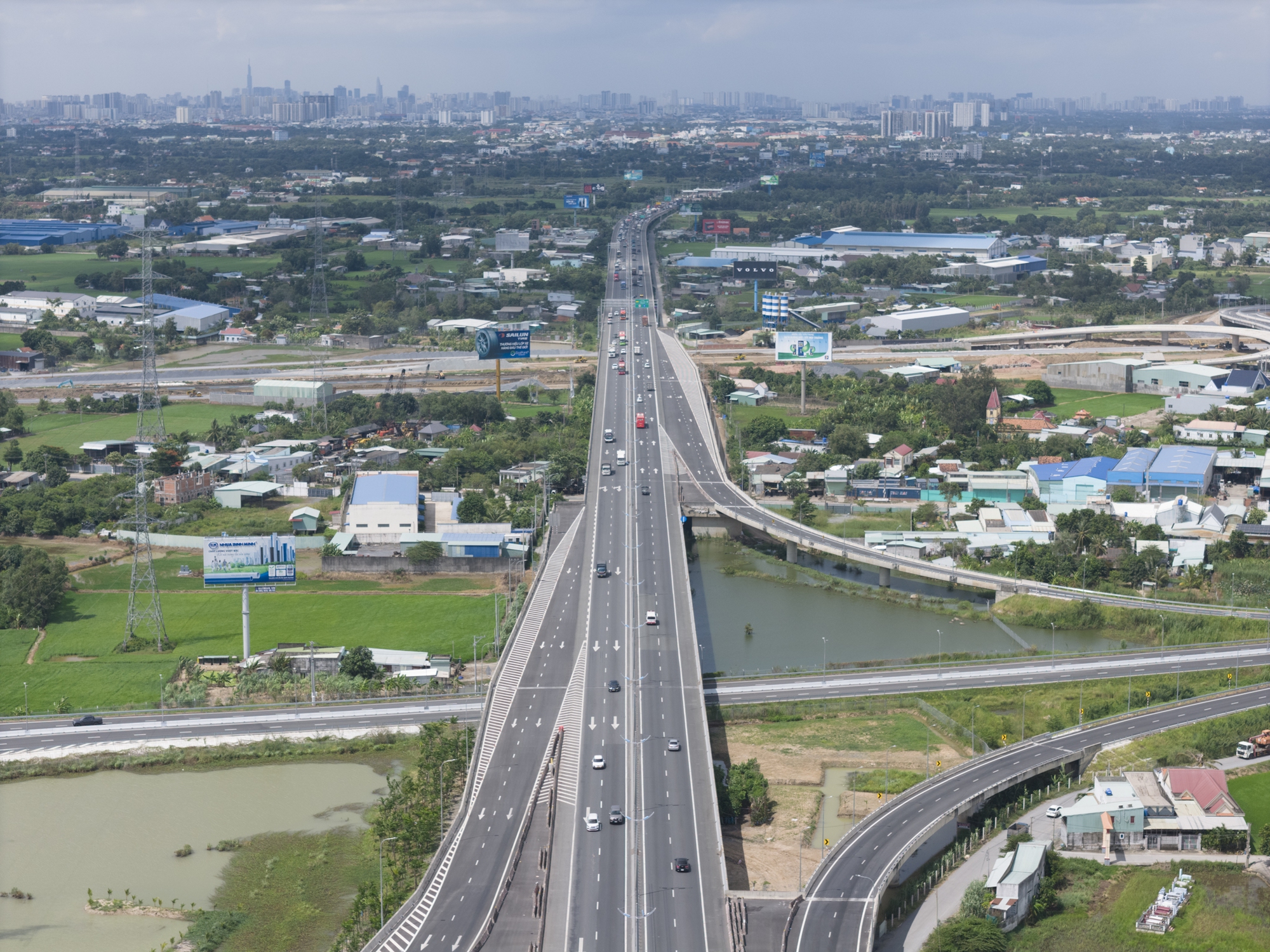 Tây Ninh dự trữ nguồn đất, đá, cát phục vụ đường Vành đai 4 và cao tốc TPHCM - Mộc Bài - Ảnh 2