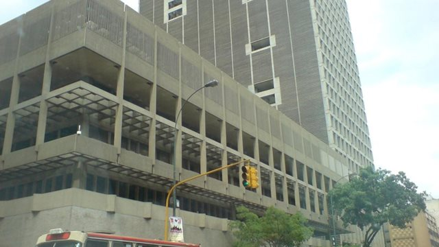 Mỹ bất ngờ nới lỏng trừng phạt quốc gia đang có hơn 300 tỷ thùng dầu - Ảnh 1