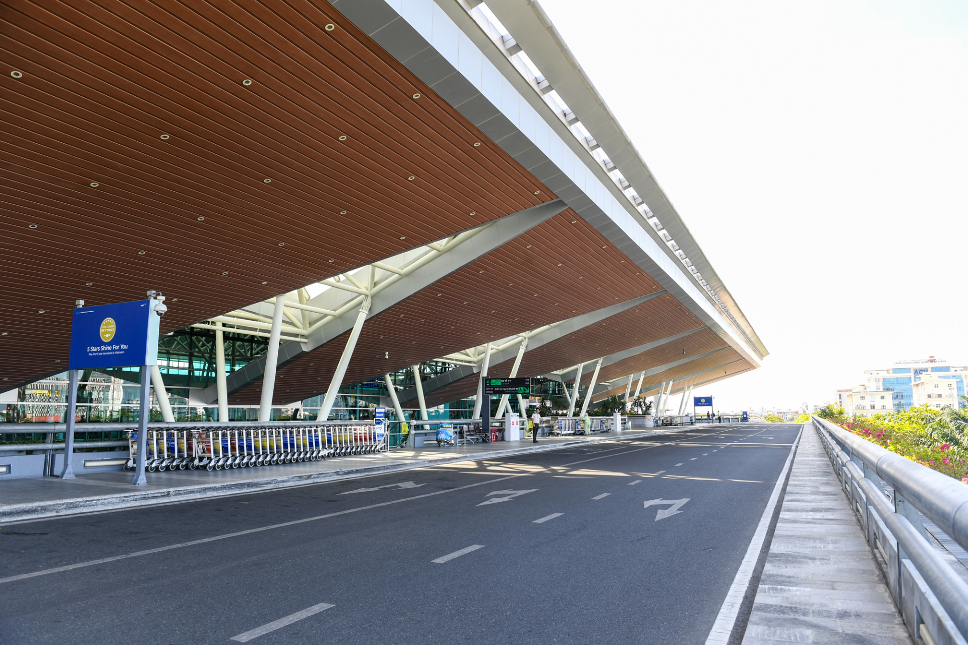 Không phải Tân Sơn Nhất hay Nội Bài, đây là nhà ga quốc tế duy nhất tại Việt Nam được đánh giá 5 sao - Ảnh 1