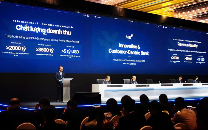 Chứng khoán bùng nổ, ngân hàng đầu tiên chốt chia cổ tức bằng tiền mặt năm 2026 - Ảnh 1