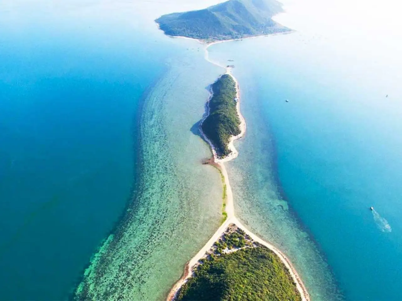 Sân bay trên mặt nước đầu tiên của Việt Nam sẽ được xây ở đâu? Gần nhiều điểm nổi tiếng - Ảnh 3