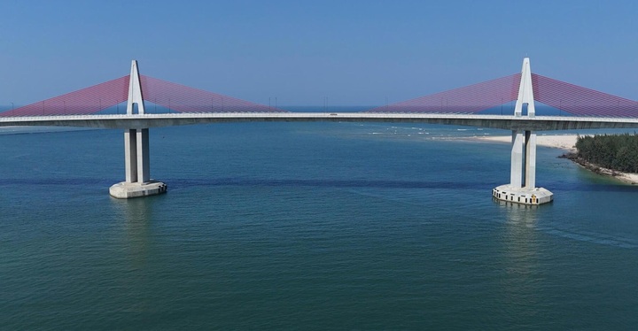 Thông xe cầu vượt biển dài nhất miền Trung - Ảnh 1