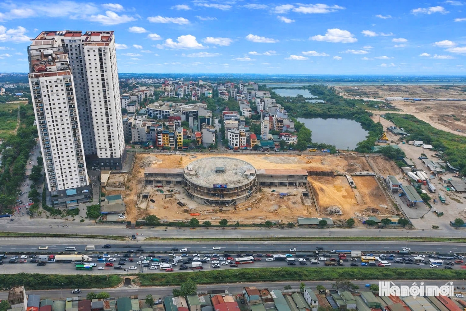 Bến xe hiện đại bậc nhất Thủ đô dần lộ hình hài - Ảnh 1