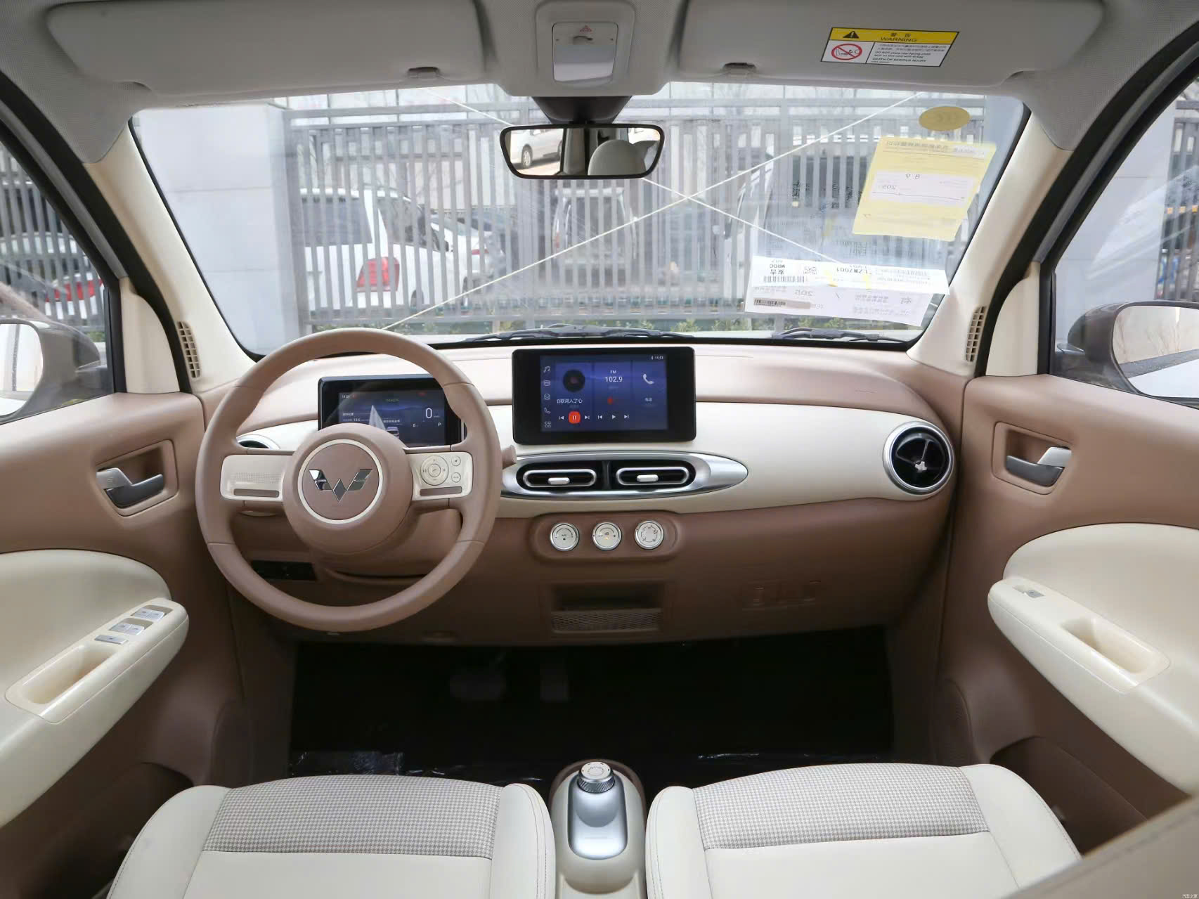 Mẫu xe điện mini Trung Quốc 5 cửa chính thức mở bán tại Việt Nam: Giá từ 257 triệu, chạy 300 km/1 lần sạc đầy - Ảnh 3